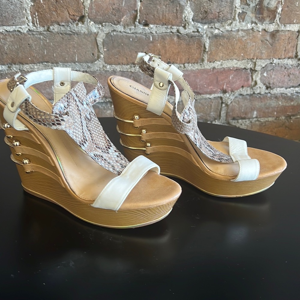 Gianni Bini wedges snake print